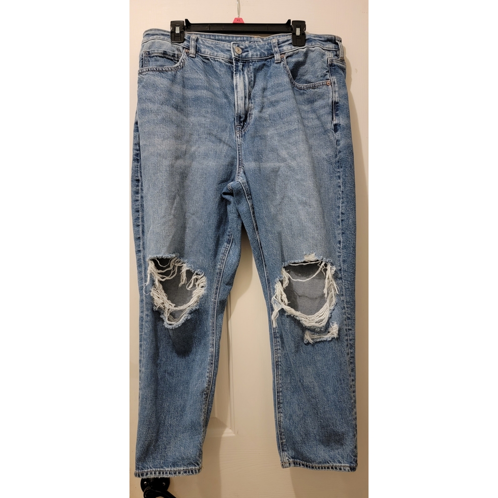 Women' American Eagle Distressed Jeans